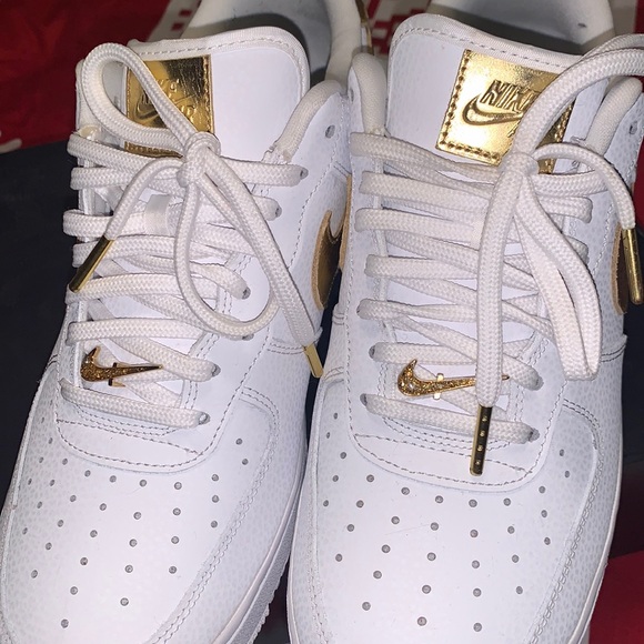 Nike Air Force 1 Gold Metallic Gold - Picture 9 of 11